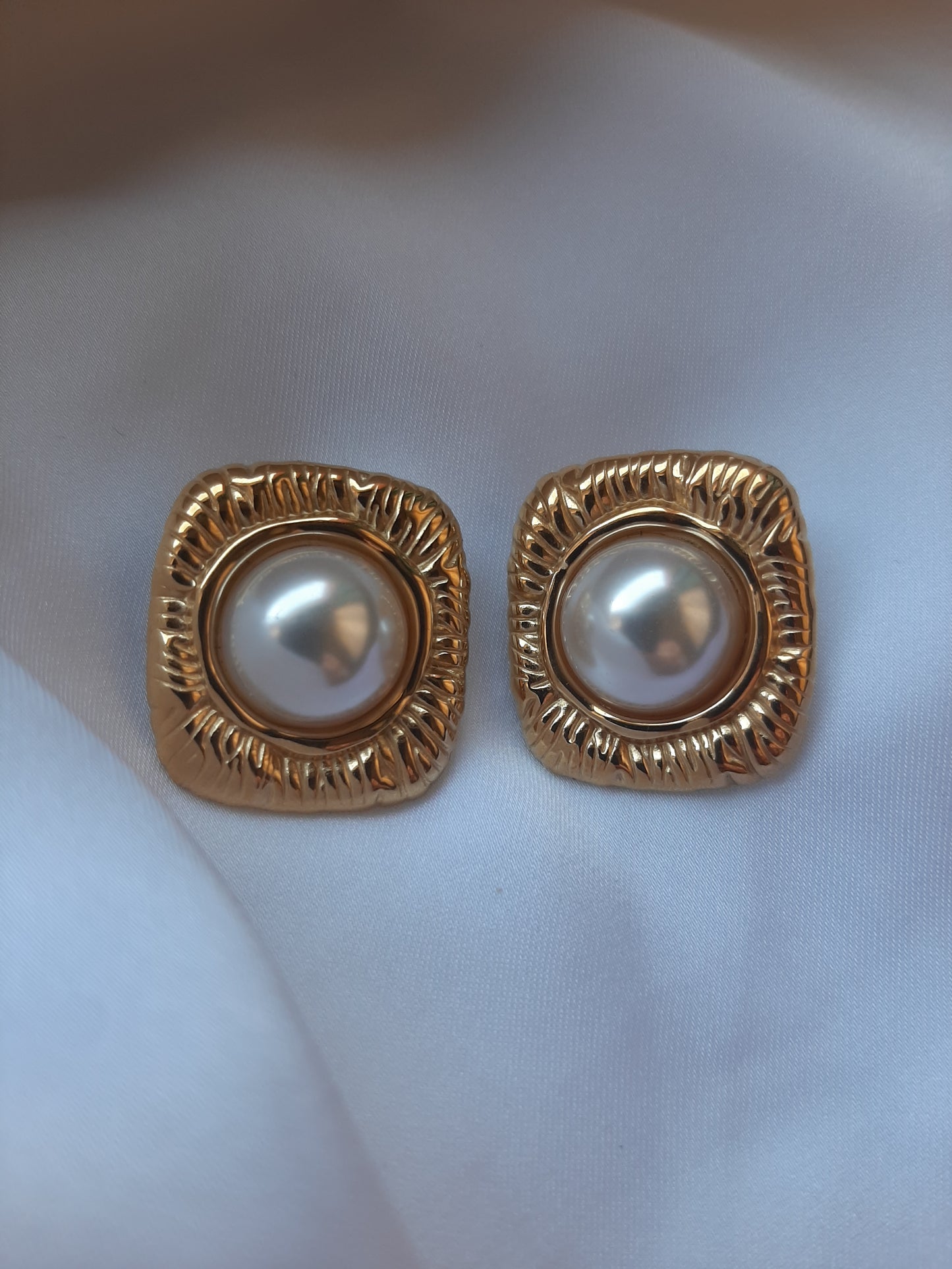 Orecchini Bottone con Perla