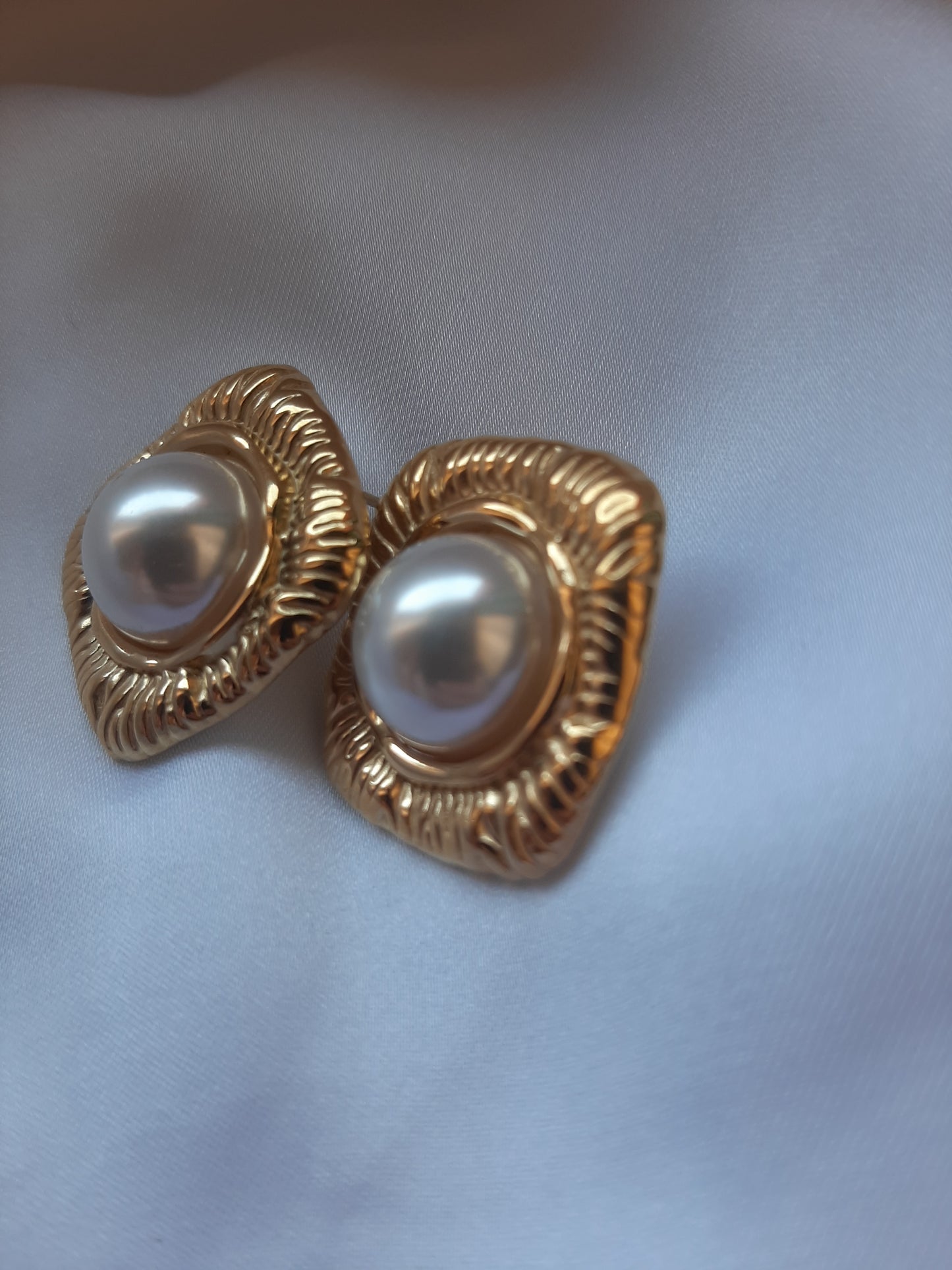 Orecchini Bottone con Perla